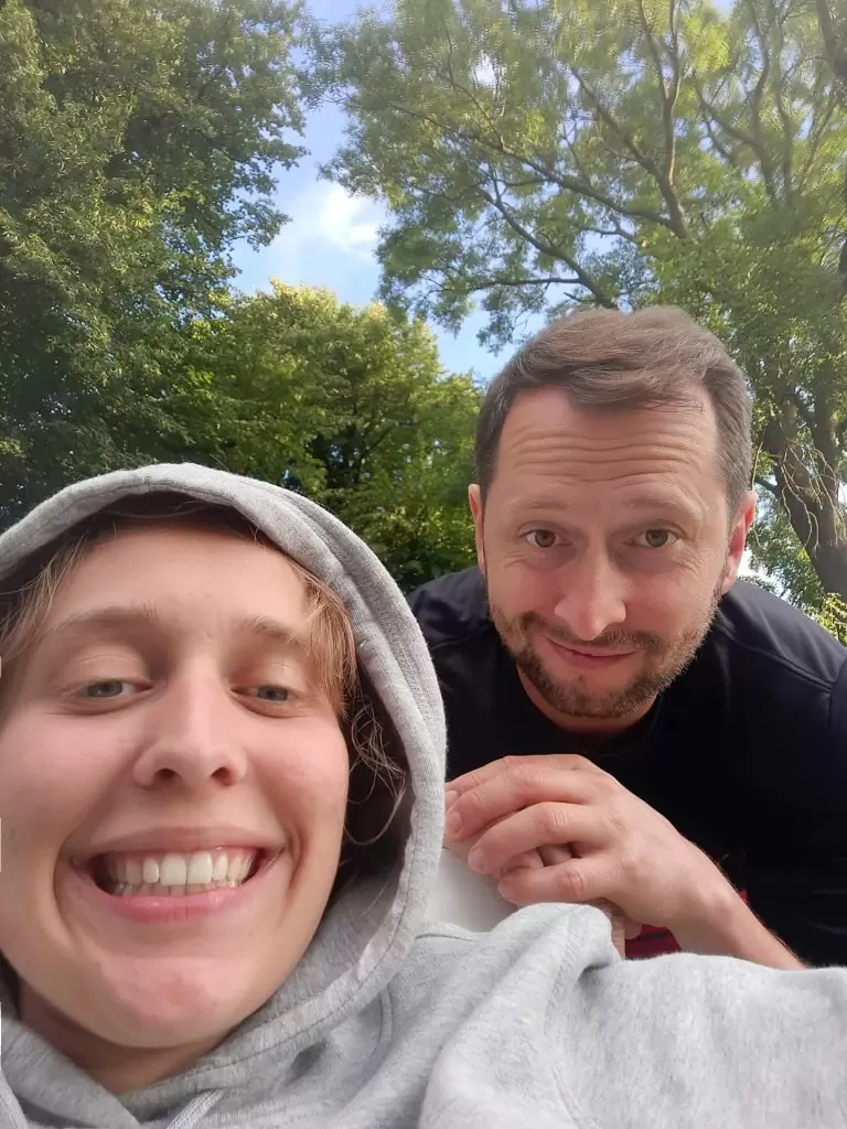 Ambulante Einzelfallhilfe Jobangebote Selfie zwei lachender Menschen